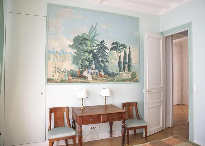 Luxurious Trocadero & Eiffel Tower Париж